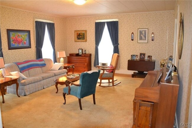 Photo - 130 W Remington St