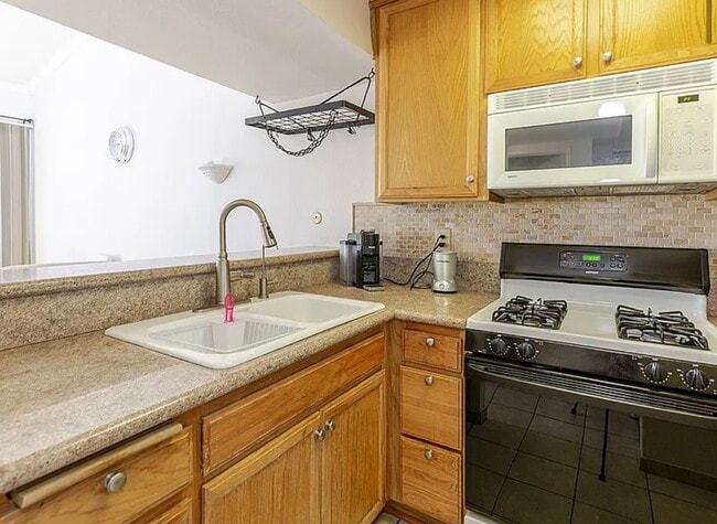 Photo - 5325 Newcastle Ave Unidad 328