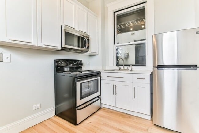 Photo - 2800 N Pine Grove Ave Unit 6G