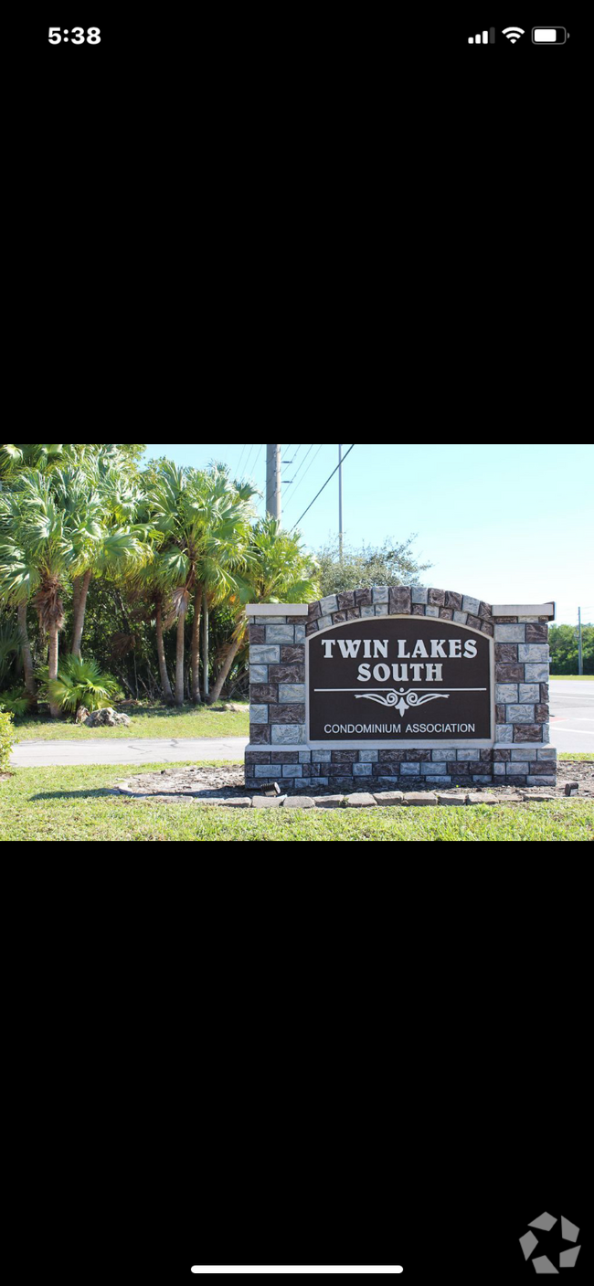 Building Photo - 6531 SE Federal Hwy Unit Twin Lakes 55 and over Rental