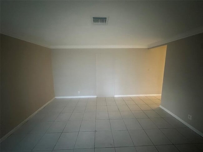 Photo - 299 SE 12th Ave Unit B