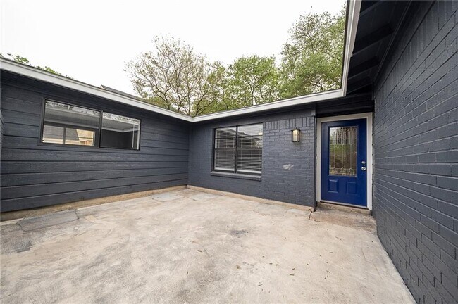 Photo - 2406 Glen Springs Way