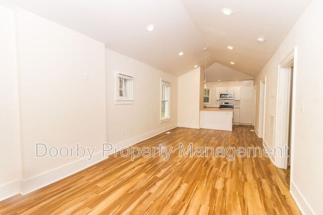Photo - 209 W Peak St