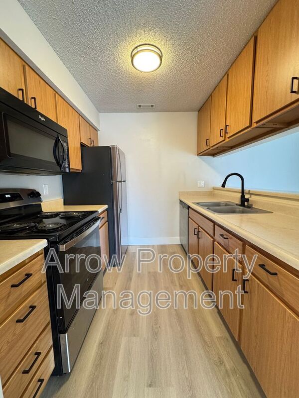 Building Photo - 2340 N 44th St Unit 11