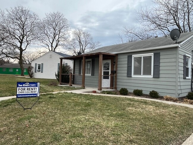 Molette Home in the heart of Moline. - Molette Home in the heart of Moline.