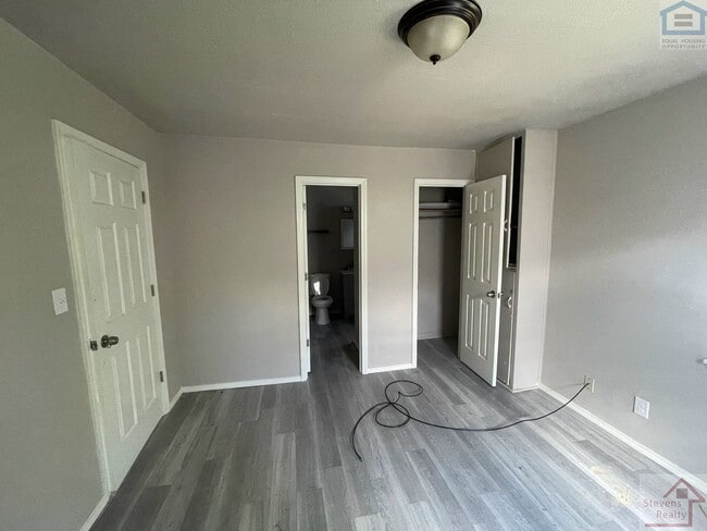 Photo - 1315 SW E Ave