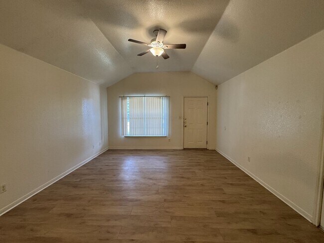 Photo - 4800 John David Dr Unit B