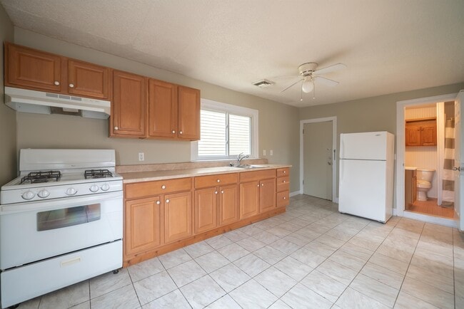 Photo - 768 State St Unit 2