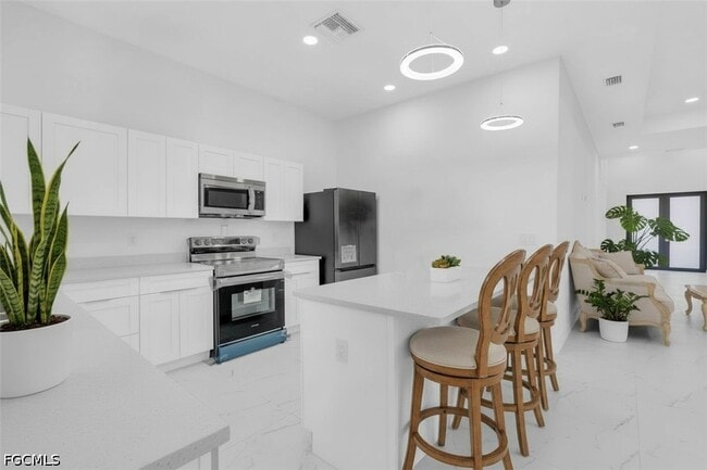 Building Photo - 1021 Chiquita Blvd N