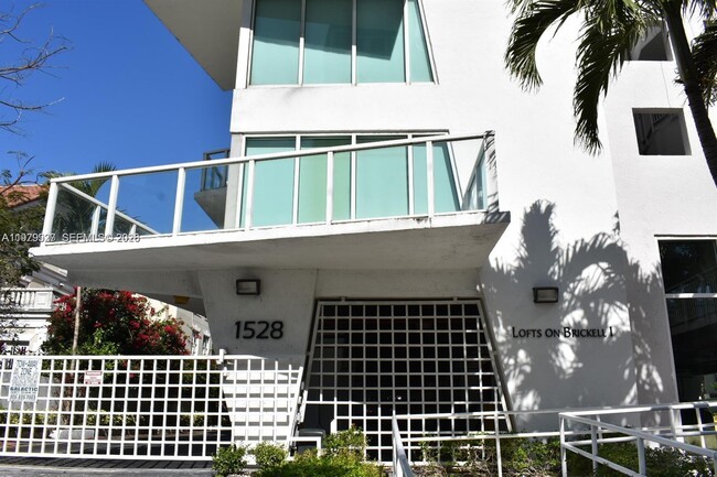Building Photo - 1528 Brickell Ave Unit 101