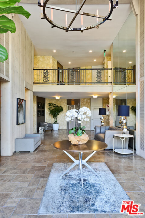 Building Photo - 809 S Bundy Dr Unit 103