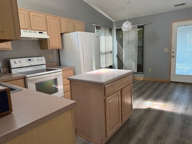 Photo - Spacious 3BR 2BA w/ Fenced Yard • 2-Car Garage • Deck & Patio near Pickerington Schools