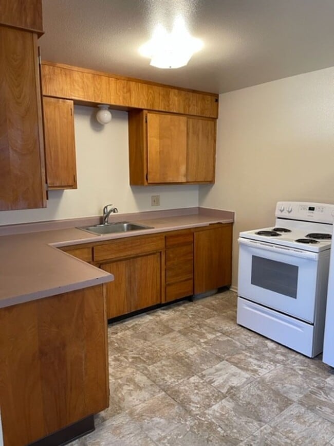 Building Photo - PLAC2158 Unit 2158 Placer St.