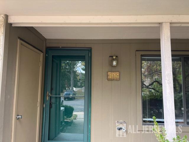 Photo - 304 Hampshire Dr