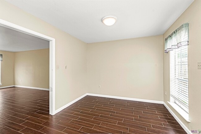 Photo - 522 S Flannery Rd