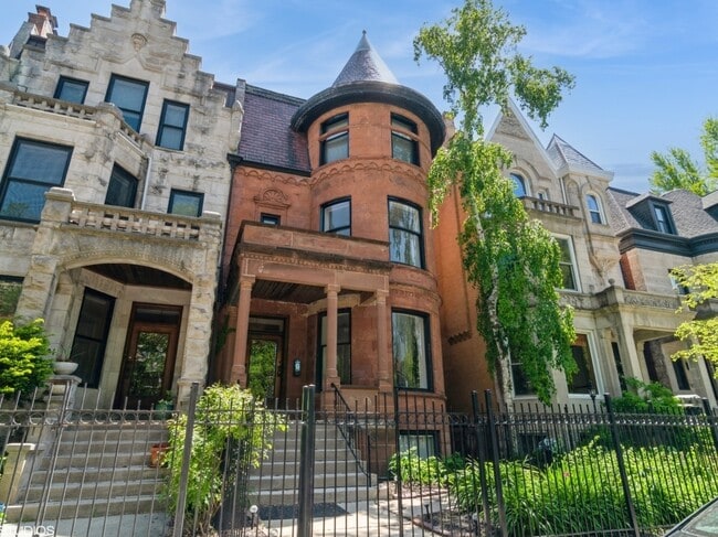 Building Photo - 5135 S Dorchester Ave Unit 1