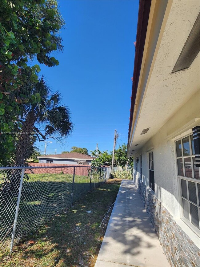 Photo - 611 NW 2nd Terrace Apartment Unit 1