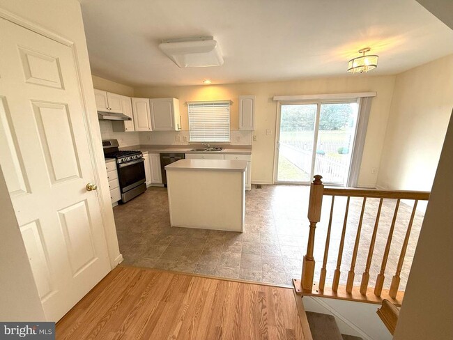 Photo - 16 Colts Neck Dr