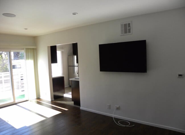 Photo - 5831 Carlton Way