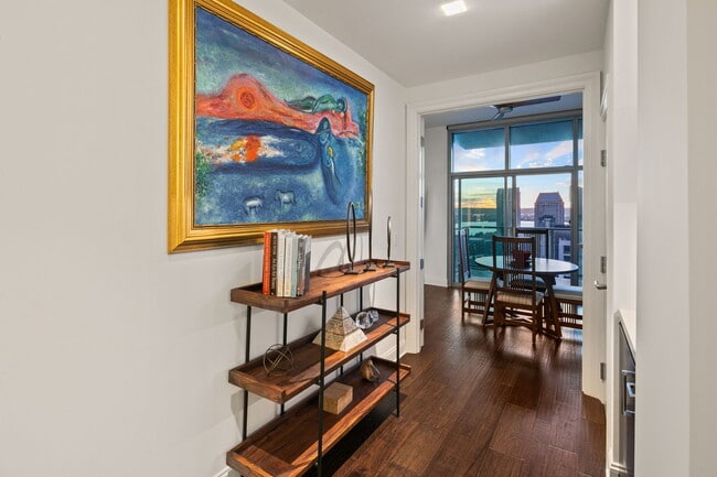 Photo - 800 The Mark Ln