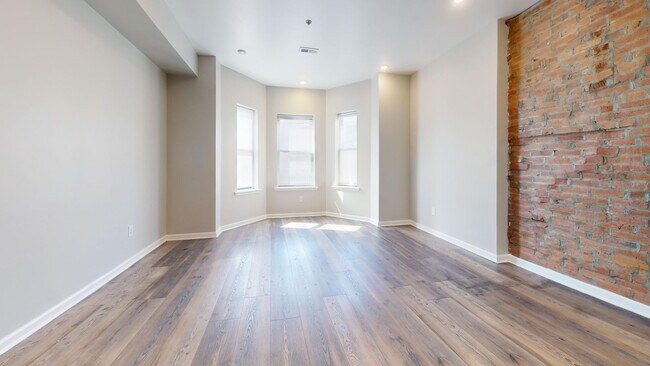 Photo - 2217 N 33rd St Unit 2