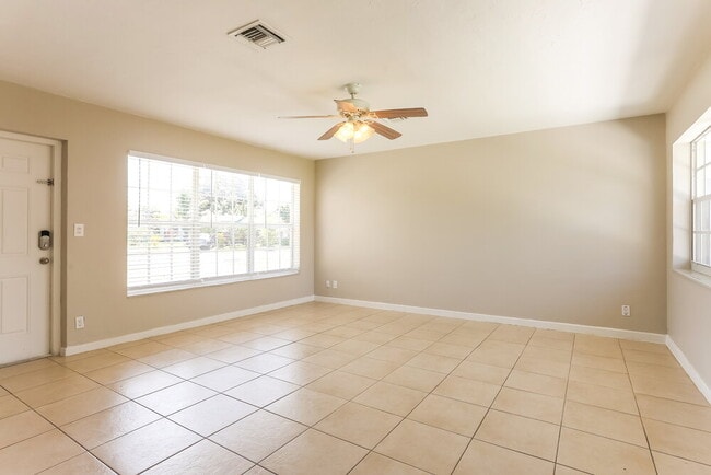 Photo - 1107 NW 15th Ct