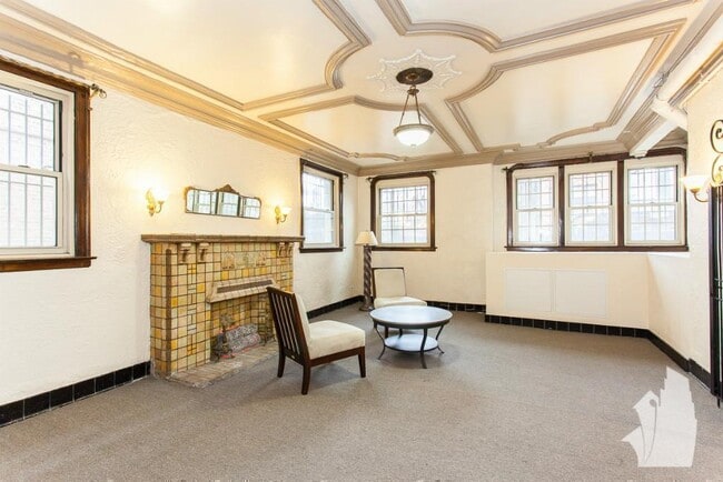 Photo - 2536 N Sawyer Ave Unit 406