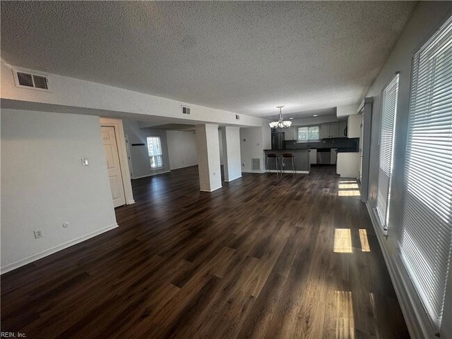 Photo - 4033 Foxwood Dr