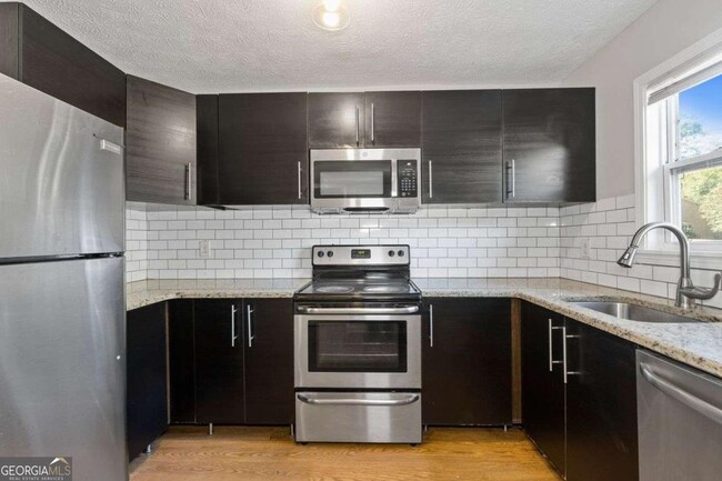 Photo - 1686 Wynndowne Trail