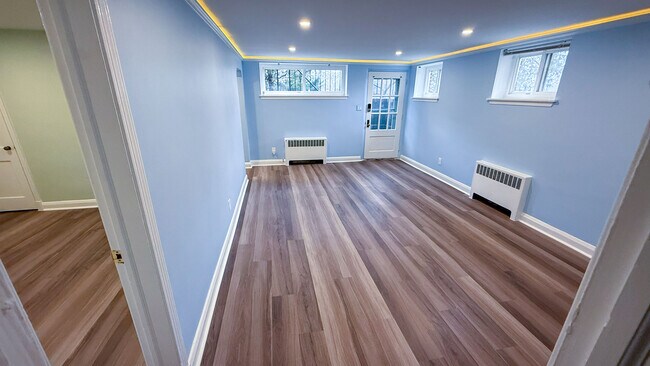 Living/Den - 2207 Sulgrave Ave Unit 2