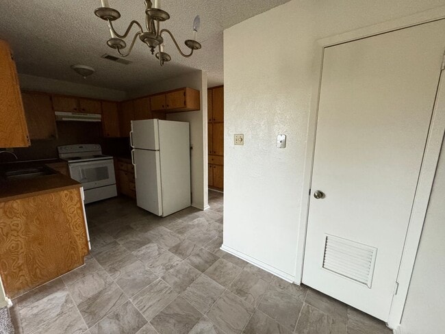 Photo - 2211 Cascade Dr Unit B