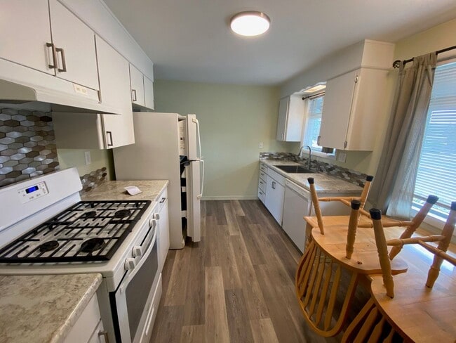 2123 NW Watters St Unit Moore Unit B