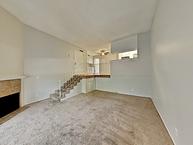 Living Room with view of entrance - 5500 Lindley Ave Unit 111