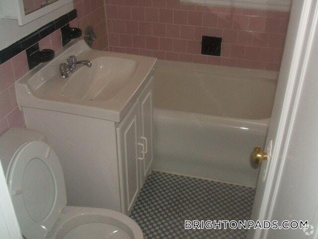 Building Photo - 100 Kilsyth Rd Rental