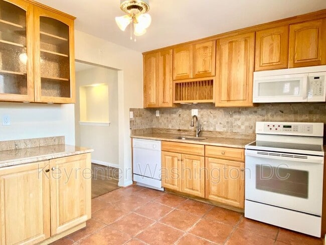 Photo - 5514 Chillum Pl NE