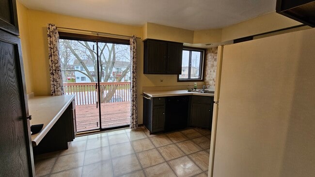 Kitchen - 415 Echo Ln Unit 3