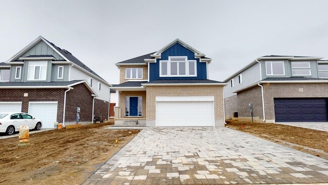 Building Photo - LOVELY FOUR BEDROOM HOME IN ILDERTON