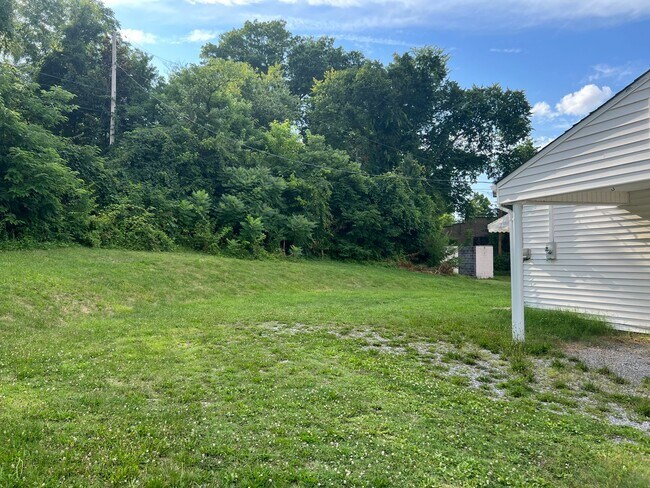 Photo - 2 bed 1 bath house- walking distance to Ho...