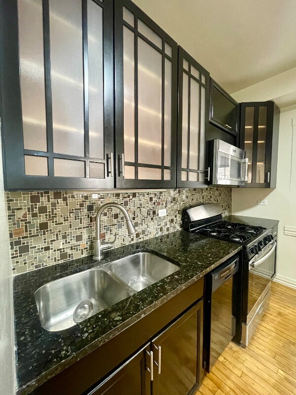 Building Photo - 3549 W Dickens Ave Unit 1 Rental