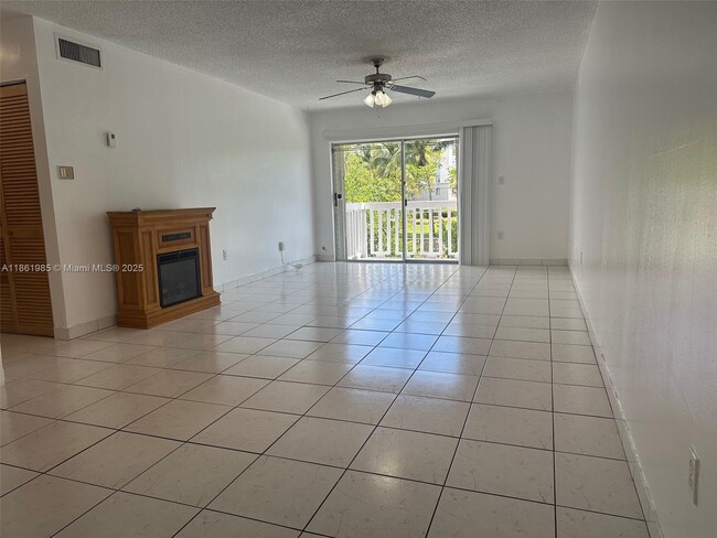 Photo - 1801 NE 140th St Unidad 111