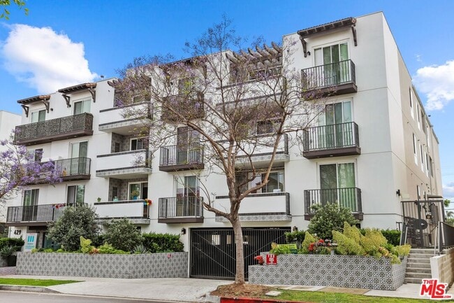 Building Photo - 429 Hayworth Ave Unit 201 Rental