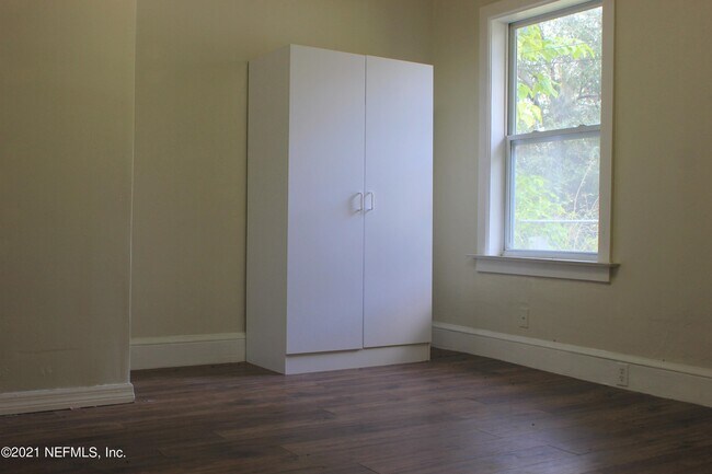 Photo - 6379 Delacy Rd