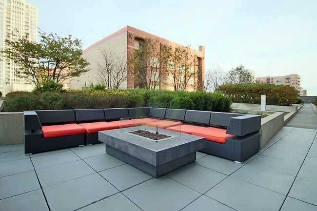 Photo - 1390 S State St