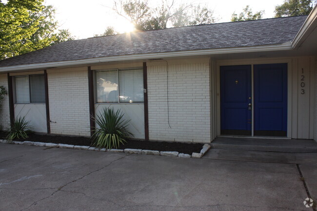 Building Photo - 1203 Holleman Dr Rental