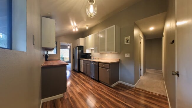 Building Photo - 19124 61st Place NE Unit Apt 2B