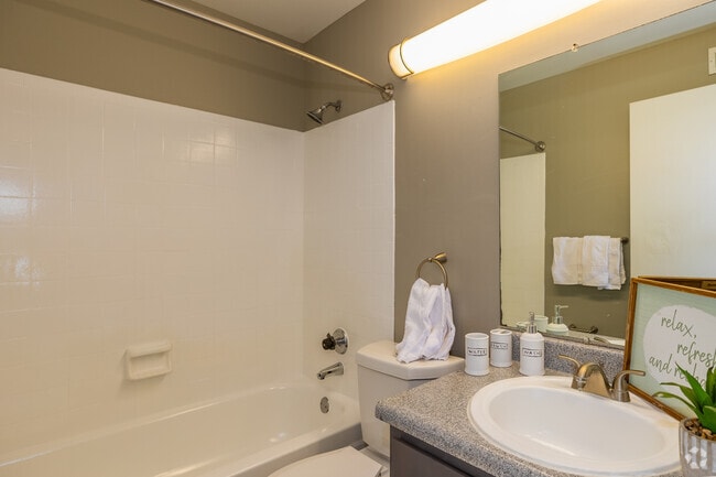 Venetian 1BD 1BA - Bathroom