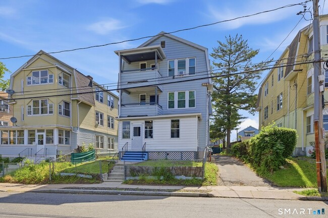 Building Photo - 232 Enfield St Unit 2