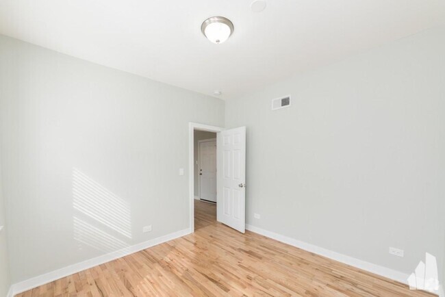 Building Photo - 3 bedroom in Chicago IL 60647 Unit 1 Rental