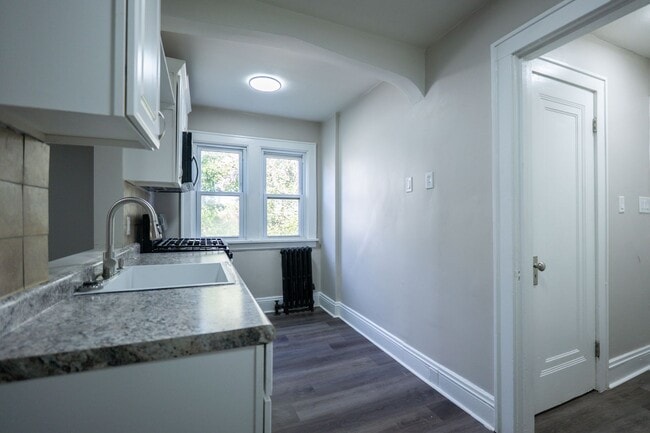 Building Photo - 833 Brown St