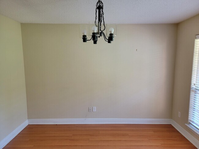 Photo - 614 Territory Ln